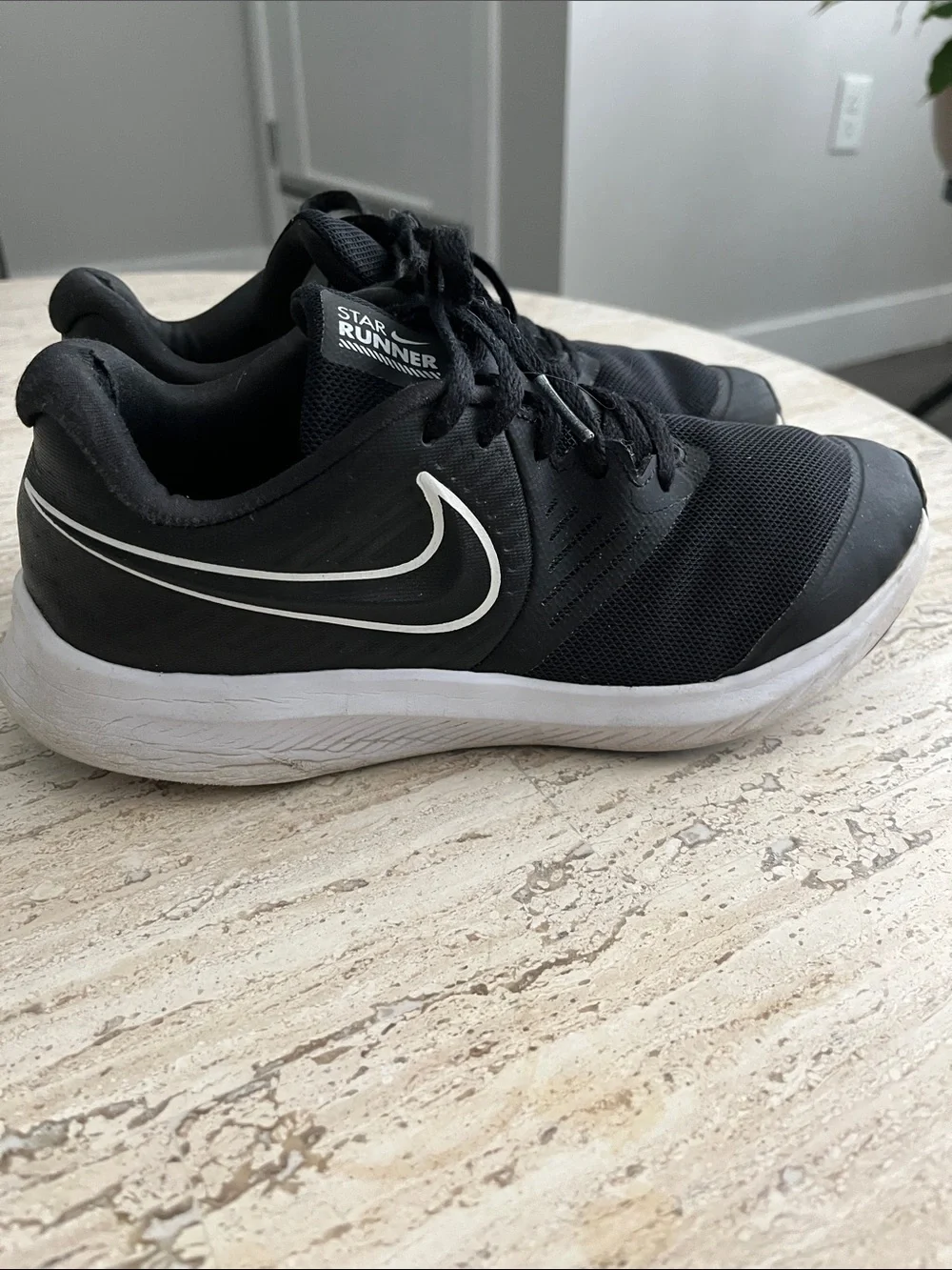Nike Black & White Star Runner Casual sneakers